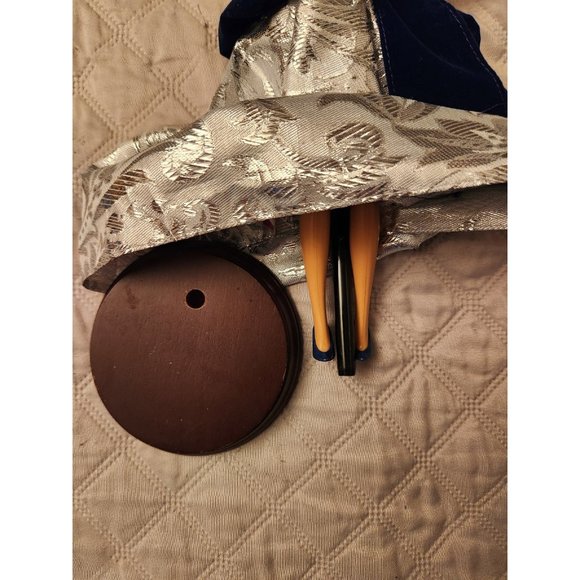 Barbie 1995 Avon Winter Velvet Doll With Stand - Picture 3 of 3